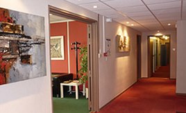 Couloir et bureaux du centre d'affaires